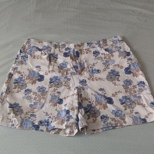 Gloria Vanderbilt Floral Amanda Jean Shorts. Size 16.